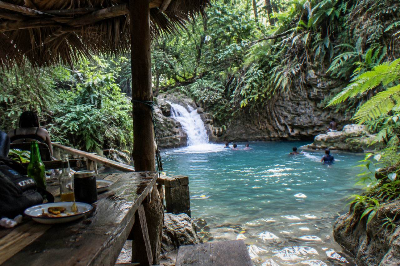 Ocho Rios: Blue Hole, Dunn’s River & Reggae Hill Guided Tour